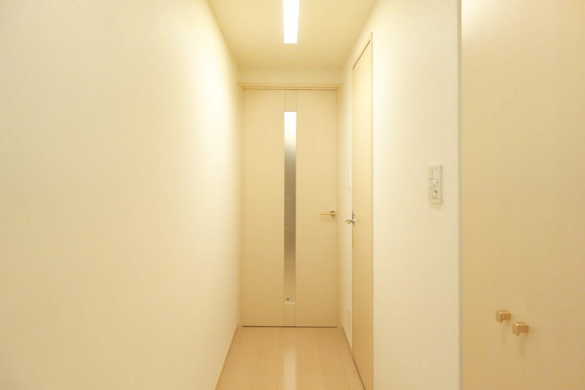 自然と共生する憩いの空間作りにこだわった理想の別荘設計と内装の工夫