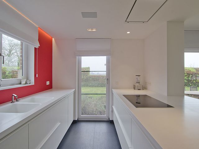 あなたはまだ本当の孤独を知らない大人を惑わすバーの闇と魔力